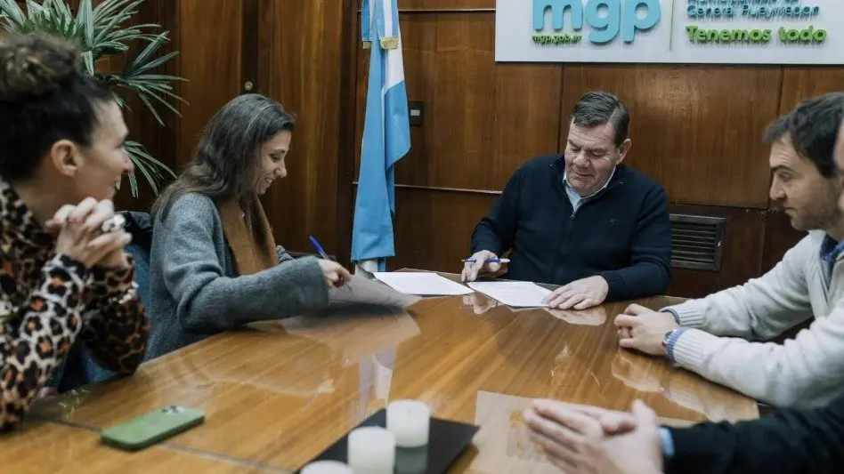 El Municipio firmó un convenio con la organización Sistema B para trabajar por el ecosistema productivo local