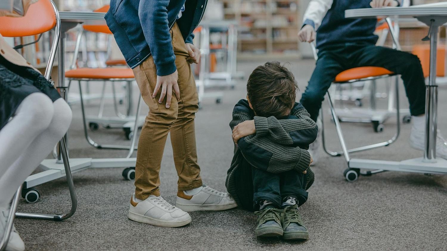 Bullying, violencia y falta de contención: el desafío de ser niño en tiempos de sobreestimulación