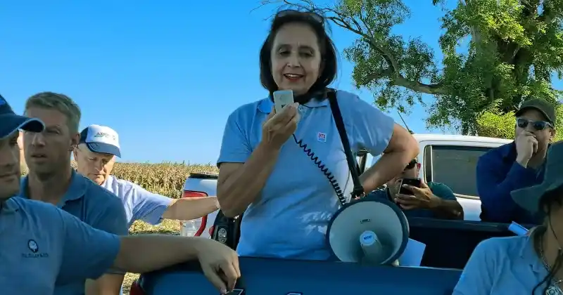 La fitopatóloga María de la Paz Giménez Pecci, integrante del Centro de Patología Vegetal asociado al INTA, brindó una detallada explicación sobre el problema del spiroplasma que perjudica al maíz.