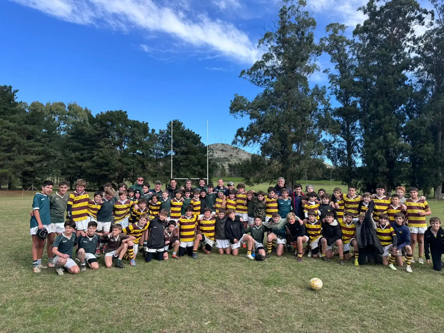 Los Cardos, Los 50 y Uncas enfrentaron en juveniles a Belgrano Athletic