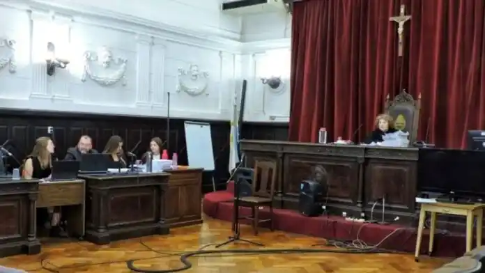 “La Casa del Horror”: piden penas de 50 y 30 años de prisión para padre y padrino por abusar de dos niñas en Punta Alta