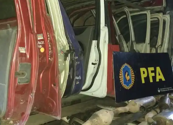 Avellaneda: Incautaron 60 mil autopartes y vehículos en desarme