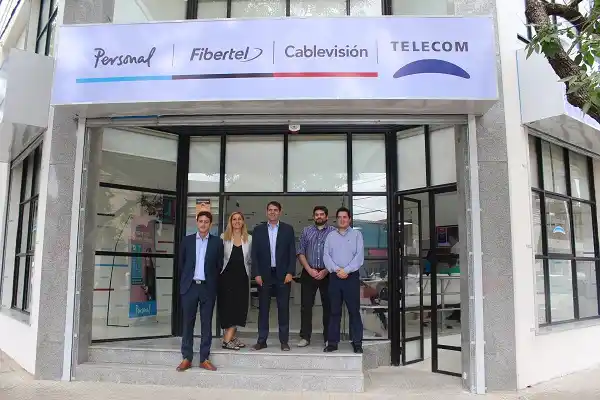 Telecom presentó la primera oficina convergente en el país