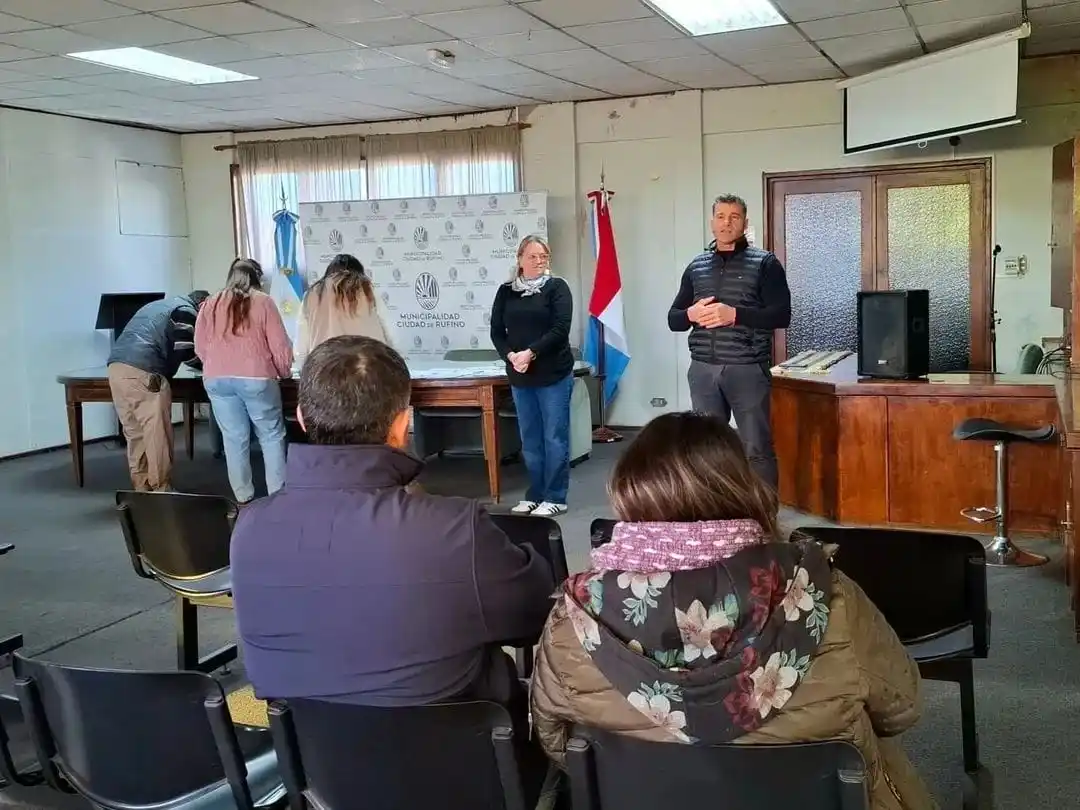 El intendente Lattanzi durante el acto de entrega del Boleto Educativo Rural.
