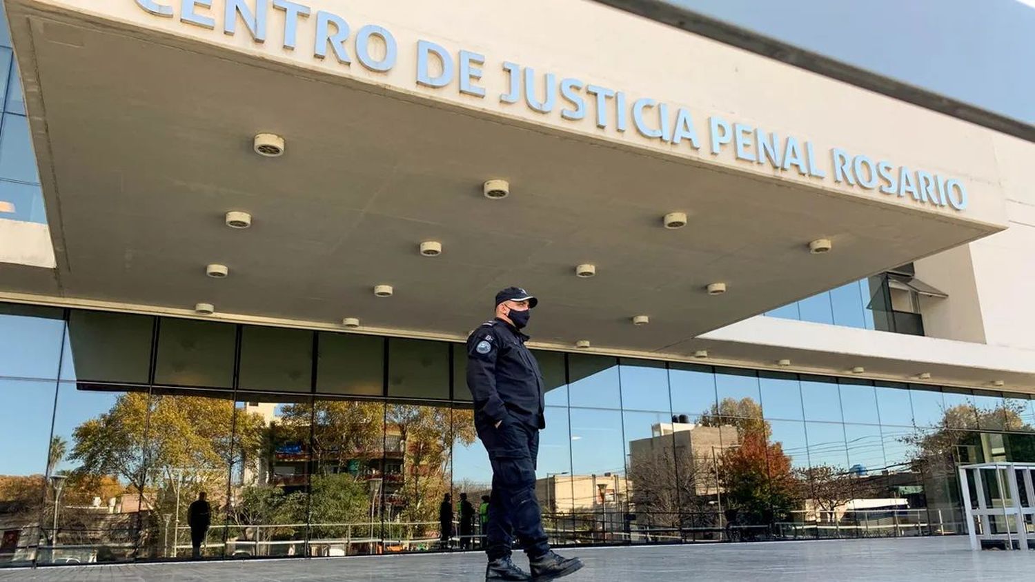 Imputaron a la esposa de un ex jefe policial por extorsión agravada por el uso de armas de fuego