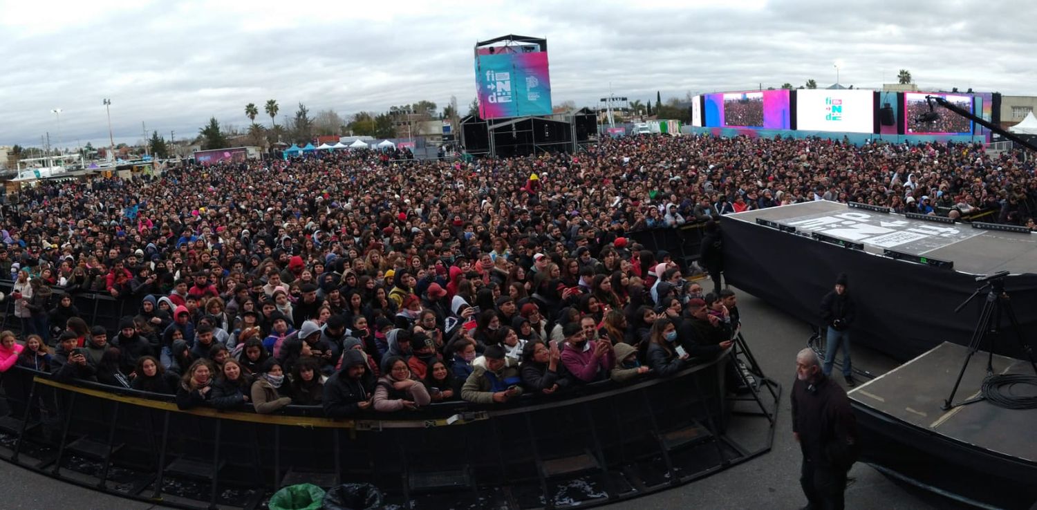 Con más de 30 mil personas cerró la primera jornada de FINDE en el Estadio Único DAM de La Plata