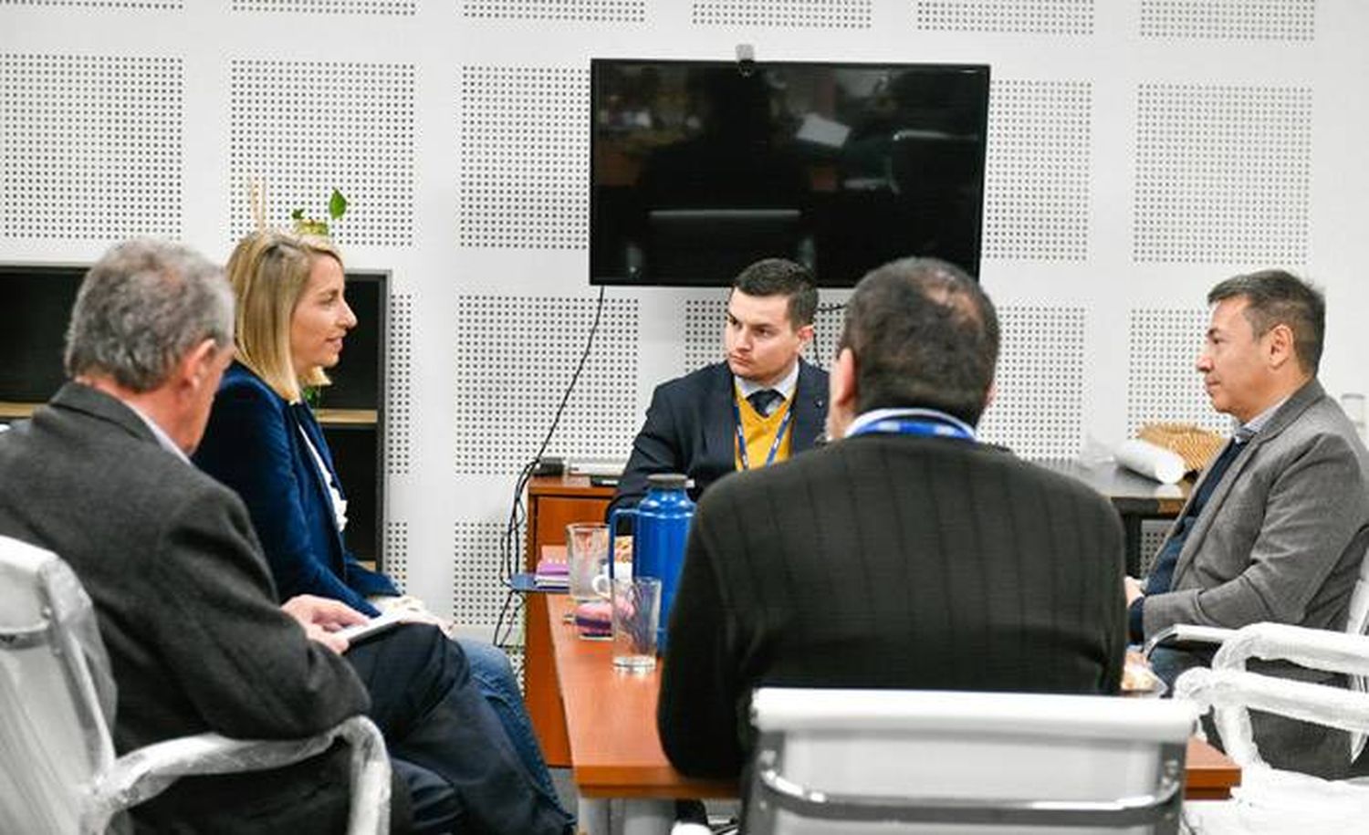 Gestionan insertar más productos entrerrianos en las góndolas de hipermercados del país