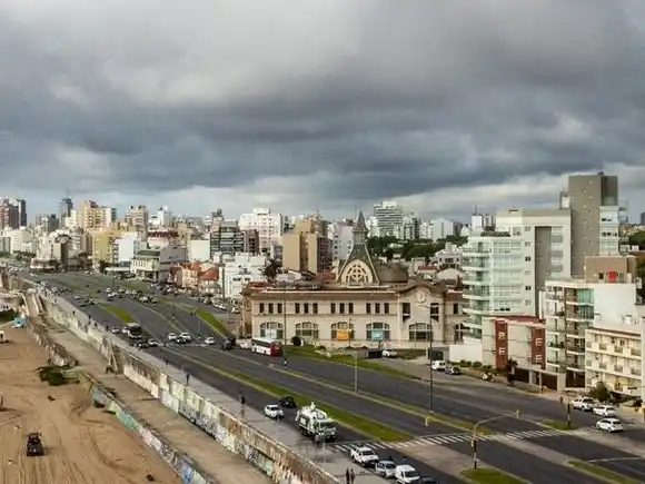 Emiten alerta por tormentas, que podría extenderse hasta la madrugada del lunes