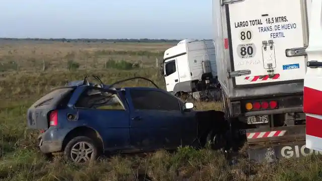 Dos jóvenes fallecieron en un trágico accidente en Carbó