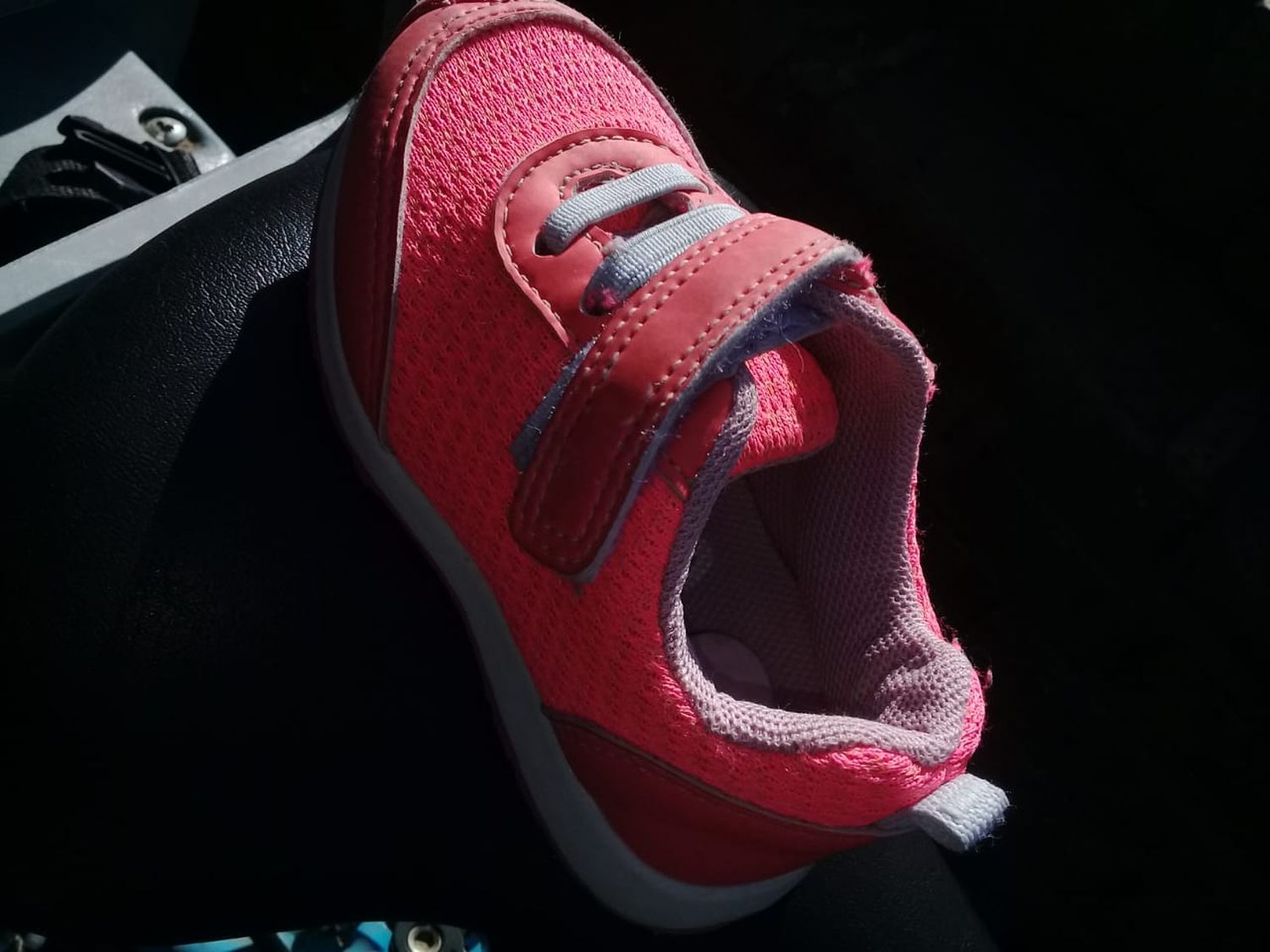 Buscan zapatilla extraviada