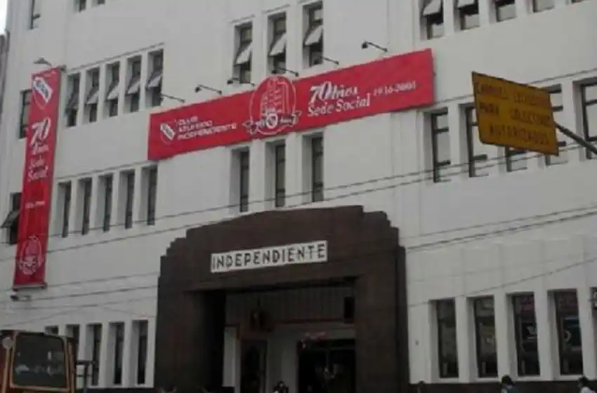 Allanan el club Independiente por lavado de dinero de los Moyano