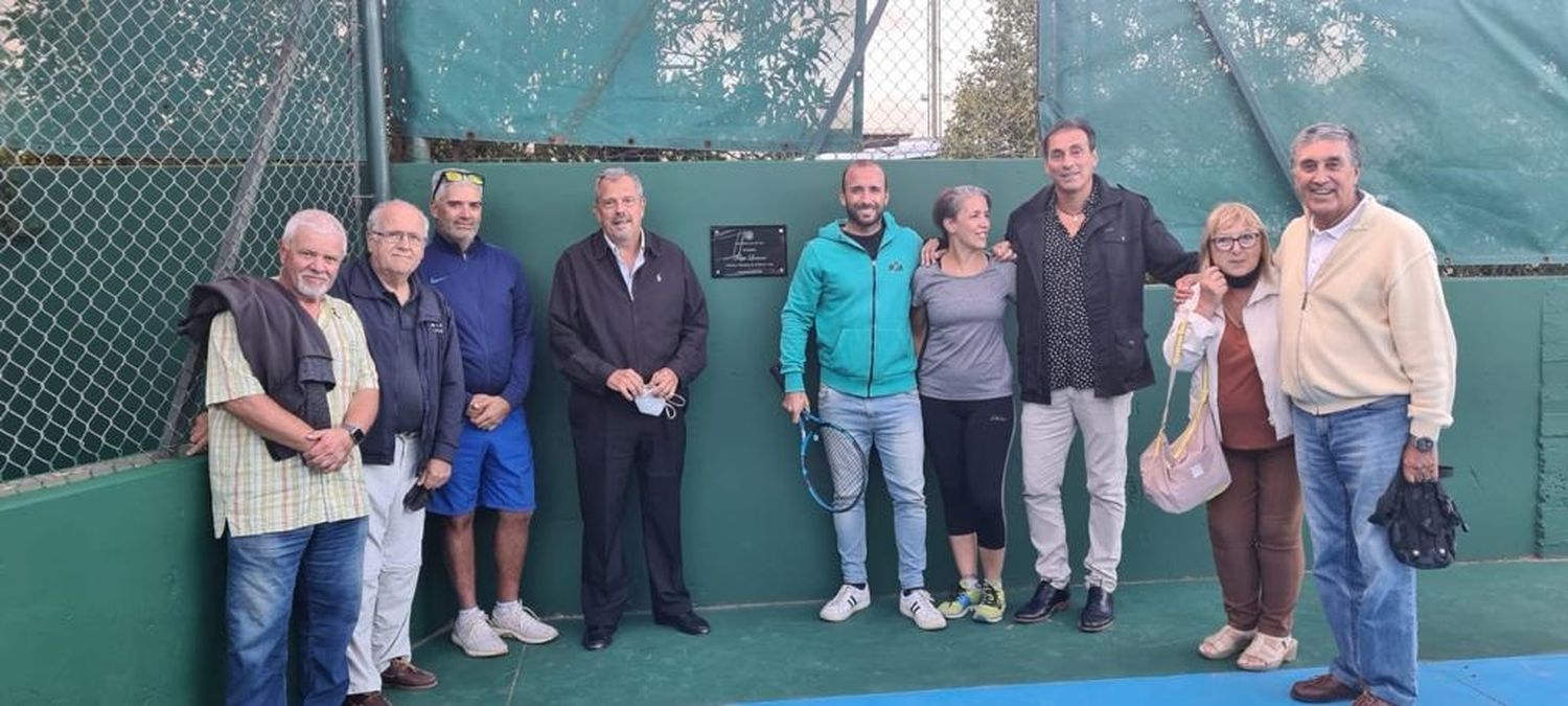 El Club Náutico descubrió una placa en reconocimiento a Locicero