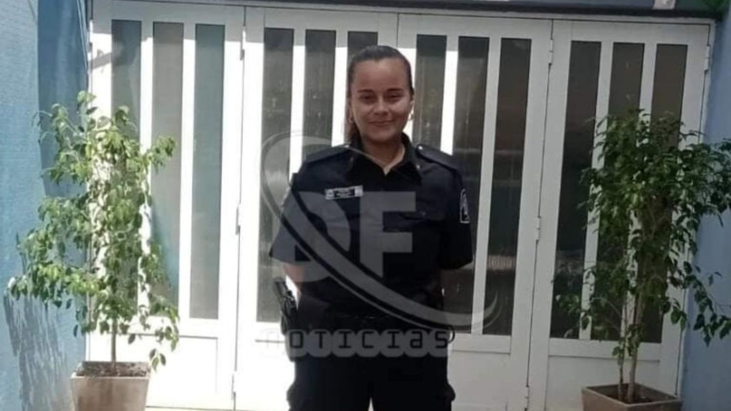 Milagros es policía, hizo dedo para llegar al trabajo y en plena ruta 226 le salvó la vida a una mujer que había chocado