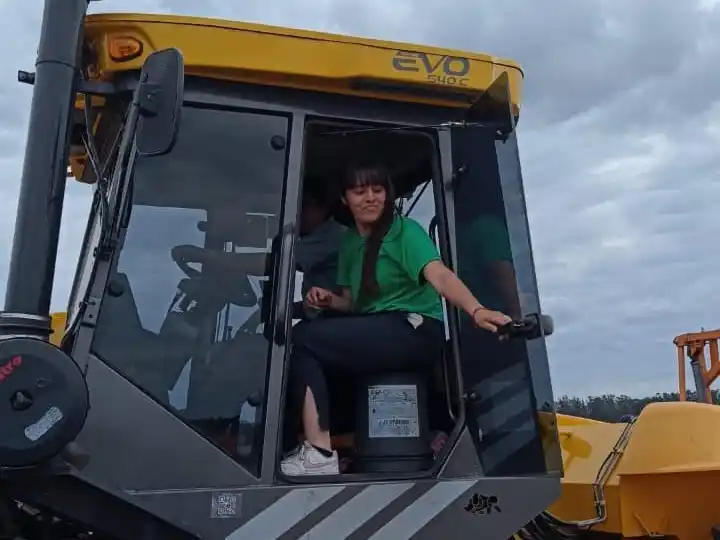 Alunas CFL N° 403 curso de tractorista