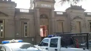 Un joven fue acuchillado en la calle y se encuentra en grave estado

