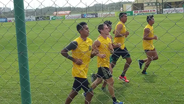Aldosivi comenzó esta mañana los entrenamientos. 