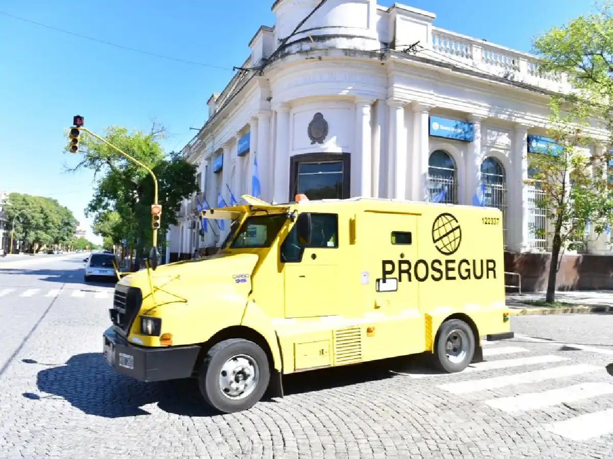 Este viernes vuelven a abrir los bancos pero solo para pagar jubilaciones, asignaciones y planes