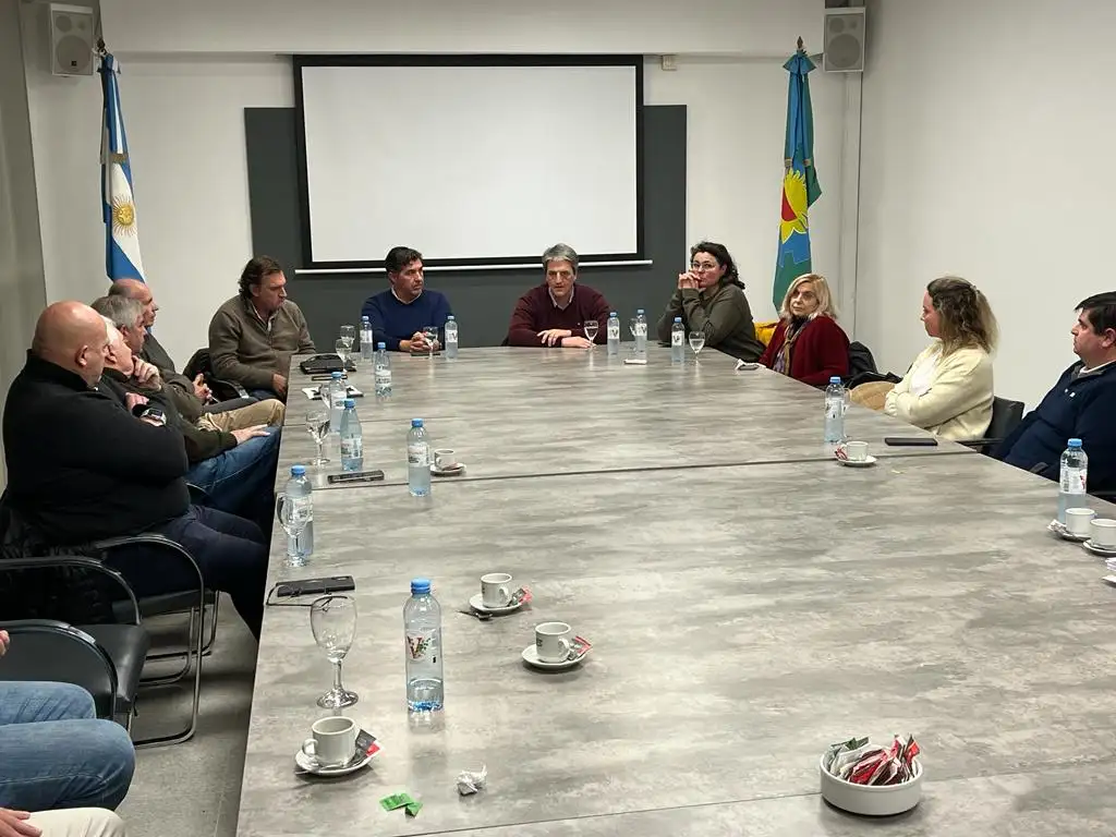 El encuentro se celebró el lunes por la noche en la sala de reuniones de la entidad camarista.