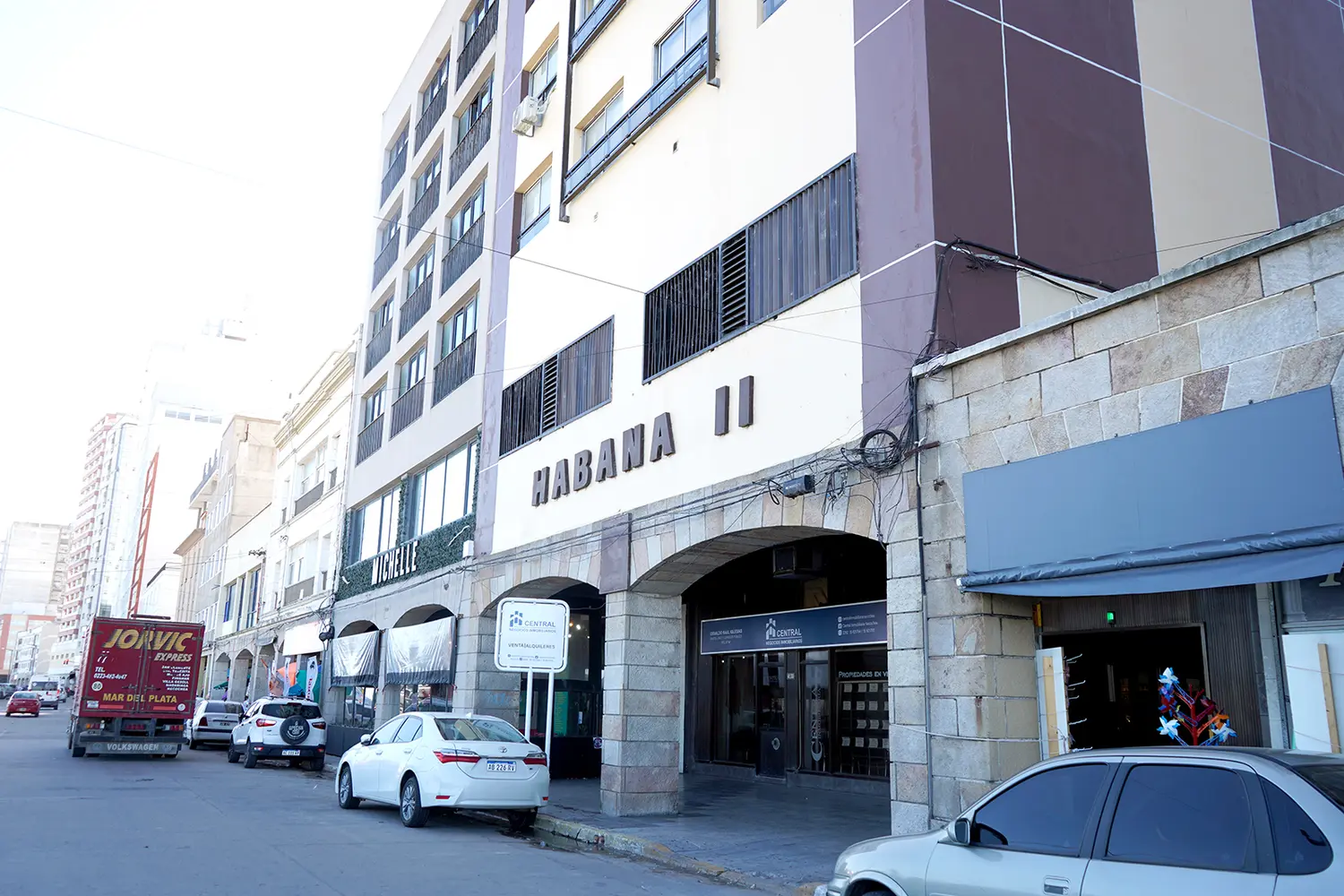 El más alto. De la ciudad es el “Habana II”, ubicado en 2 entre 83 y 85