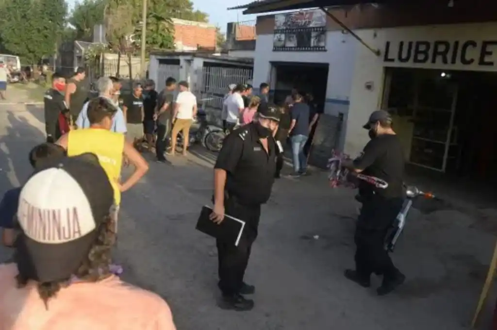 El ataque a un taller de motos dejo un muerto y un herido grave