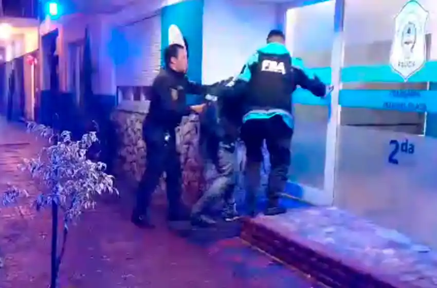 Robó en una farmacia e intentó fugarse