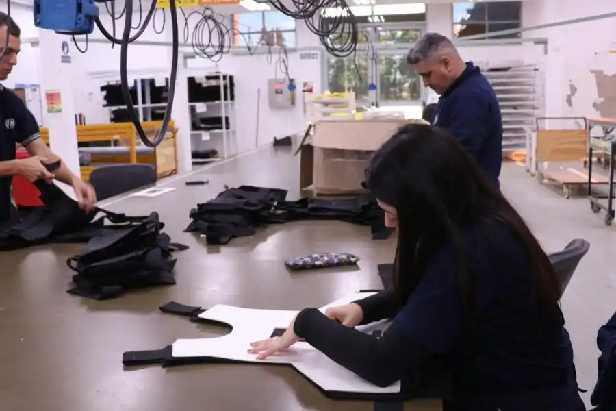 Santa Fe es pionera en tener todos los chalecos de la policía en vigencia