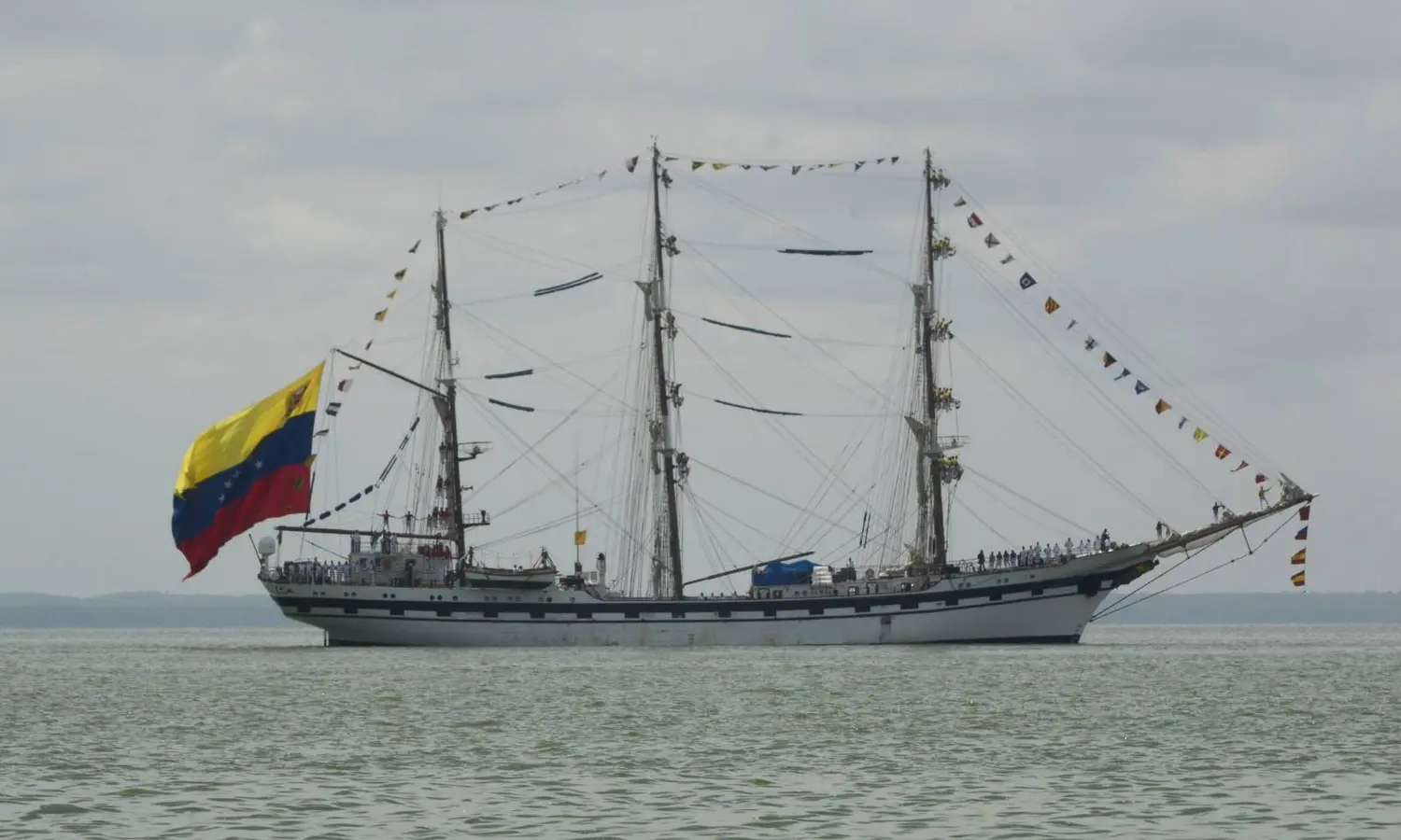¡CON CONTAMINACIÓN Y TODO! Armada venezolana y rusa conmemoran entre el «verdín» la Batalla del Lago